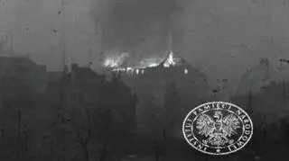 Płonący budynek PZPR 