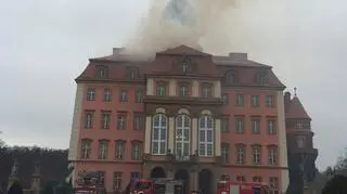 Płonie zabytkowy obiekt