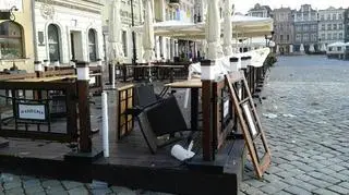 Po fecie zdemolowano ogródki Starego Rynku