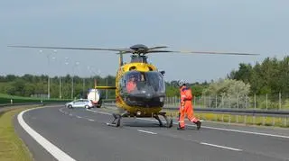 Po jedną z rannych osób przyleciał śmigłowiec Lotniczego Pogotowia Ratunkowego