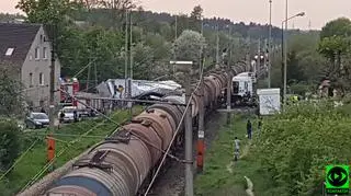 Pociąg przeciął ciężarówkę na pół