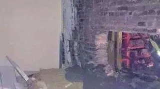 Pod naporem beton runął fragment ściany