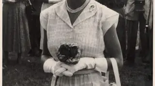 Podczas garden party, 1954