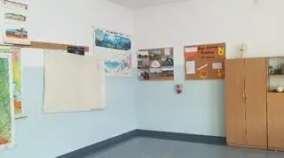 Podczas lekcji na dziewczynki spadł tynk