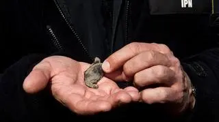 Podczas poszukiwań znaleziono różne przedmioty należące do żołnierzy