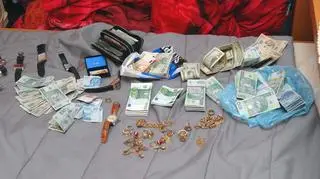 Podczas przeszukań zabezpieczono kokainę, heroinę i amfetaminę (fot. policja.pl)