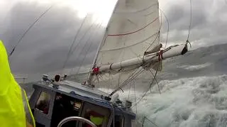 Podczas wyprawy uczestnicy zmierzają się z siłami natury