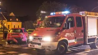 Pojazd straży wjechał w wyjeżdząjące z boków opla insignię i fiata punto