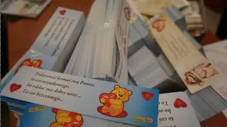 Policja pokazuje jak wyglądały cegiełki