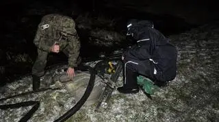 Policja rekwiruje sprzęt bursztyniarzy