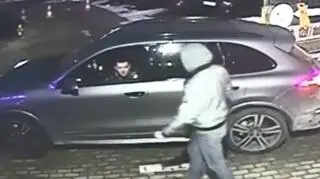Policja szuka mężczyzn, którzy mogą mogą mieć związek z kradzieżą 