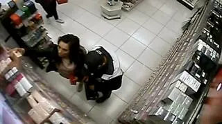 Policja szuka osób z nagrania. Mogą mieć związek z kradzieżą