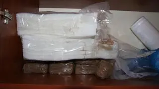 Policja zabezpiecyzła materiały w związku z handlem narkotykami