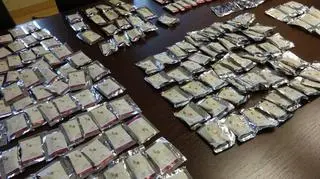Policja zabezpieczyła ponad 320 opakowań dopalaczy