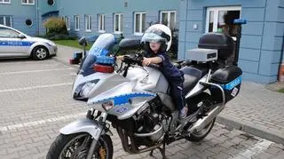 Policjanci byli zdumieni jak chłopiec radził sobie z motocyklem 