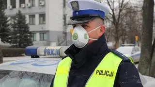 Policjanci dostali maski antysmogowe