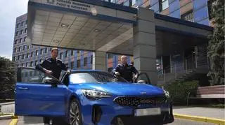 Policjanci którzy eskortowali rodzącą kobietę