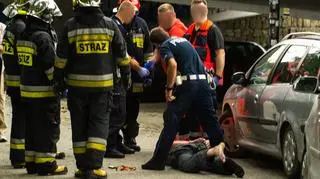 Policjanci obezwładnili zakopiańczyka i założyli mu kajdanki