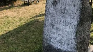 Policjanci odzyskali kilkanaście zabytkowych drogowskazów 