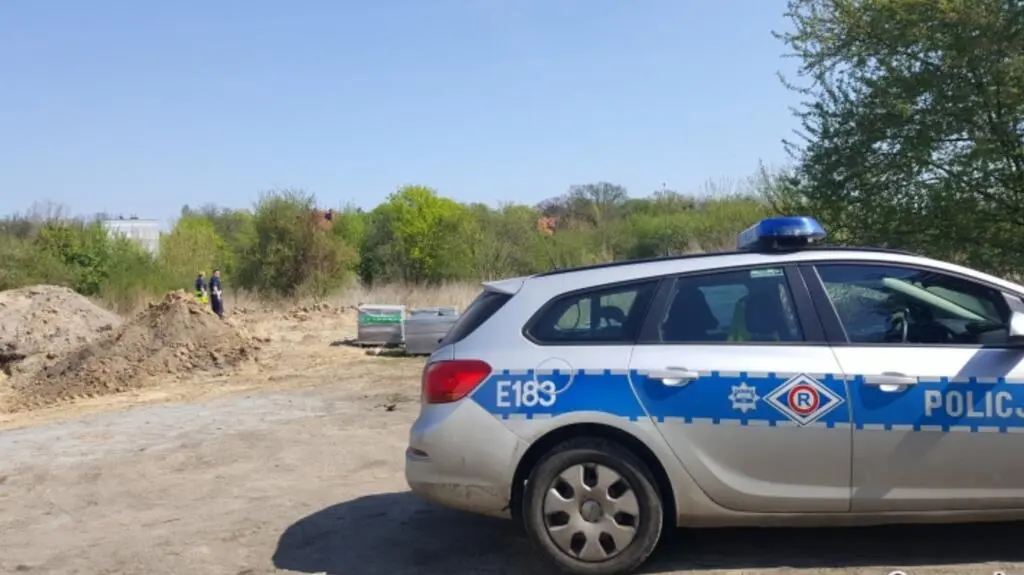 Policjanci przeczesują teren