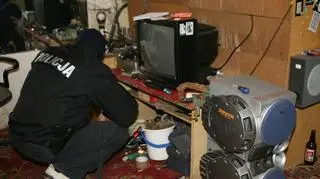 Policjanci sprawdzili jednocześnie kilkanaście adresów w Siedlcach (fot: Policja KGP)