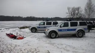 Policjanci wyciągnęli 36-latka z lodowatej wody