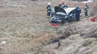 Policjanci wyjaśniają, dlaczego osobówka zderzyła się z pociągiem