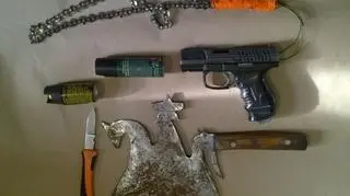 Policjanci zabezpieczyli toporek w kształcie lajkonika 