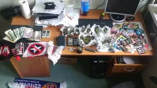 Policjanci zatrzymali 4 osoby