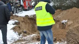 Policjanci zatrzymali 46-letniego Łotysza , który włamał się do rurociągu i kradł z niego paliwo
