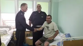Policjant, który został potrącony w czasie pościgu trafił do szpitala