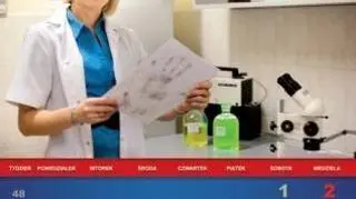 Policjantka z laboratorium kryminalistycznego