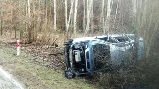 "Położył" auto na boku 