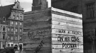 Pomnik Aleksandra Fredry po przetransportowaniu do Wrocławia - 15 lipca 1956 roku