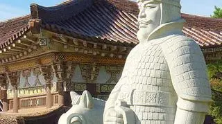 Pomnik króla Dongmyeong, który miał jeździć na jednorożcu