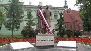 Pomnik Marii i Lecha Kaczyńskich w Radomiu