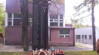 Pomnik upamiętniający zmarłych w katastrofie MTK