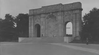 Pomnik Wdzięczności bez rzeźby Jezusa w 1939r.