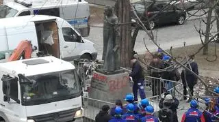 Pomnik wrócił na cokół