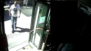Poszukiwany mężczyzna podejrzewany o pobicie