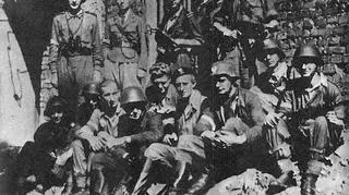 Powstańcy z pułku "Baszta", jednej z najlepiej uzbrojonych i przeszkolonych oddziałów. Działał głównie na Mokotowie