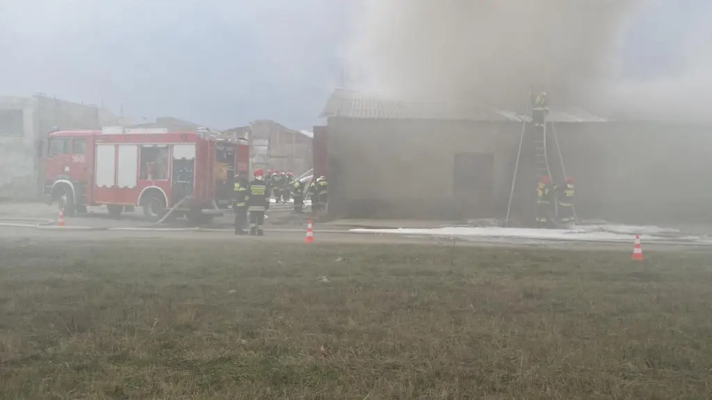 Pożar gasiło 27 strażaków