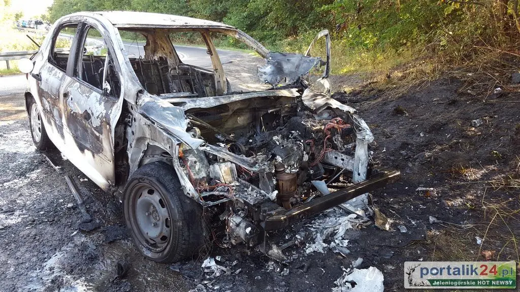 Pożar samochodu pod Dziwiszowem