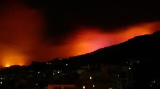 Pożar strawił już ponad 800 hektarów lasu (fot.internauta Mariusz)