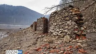 Pozostałości po zabudowaniach Śląskiej Doliny zostały odkryte po spuszczeniu wody ze zbiornika