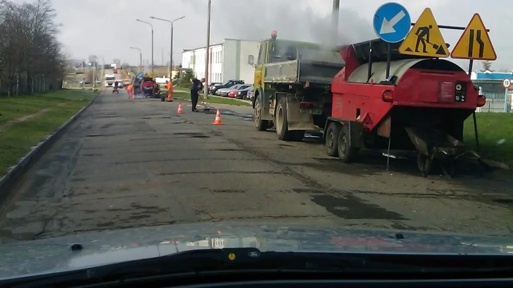 Prace na drodze od internauty Piotra