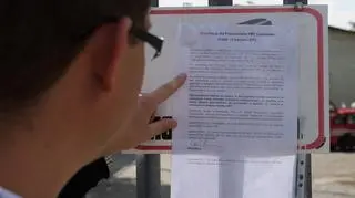 Pracownicy fabryki z kartki na bramie zakładu dowiedzieli się, że produkcja została wstrzymana 