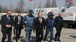 Premier Putin z szefem Komitetu Śledczego Bastrykinem. 11 kwietnia 2010, Smoleńsk