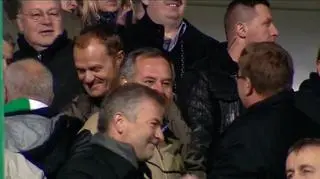 Premier Tusk i prokurator Dariusz Różycki na meczu, 17