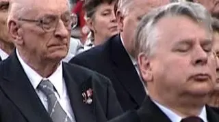 Premier Tusk wspomniał o walczących przyjaciołach prof. Bartoszewskiego (TVN24)